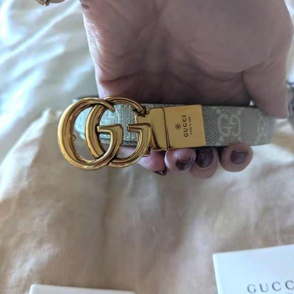 Gucci reversible taupe/monogram belt - Picture 2 of 8